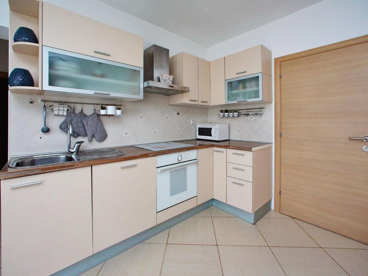 Sun-Kissed Apartment In Bibinje With Garden Cameră foto