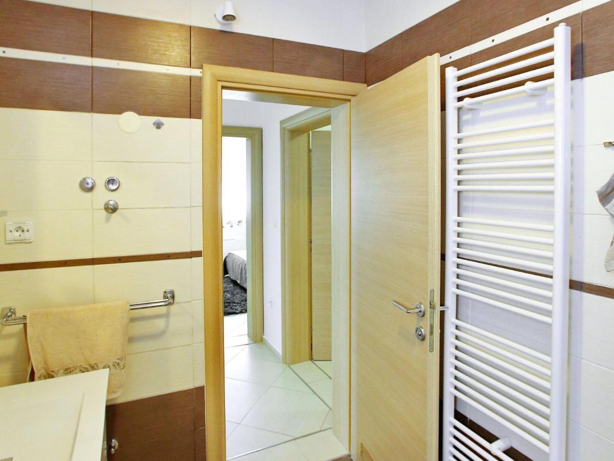 Sun-Kissed Apartment In Bibinje With Garden Cameră foto